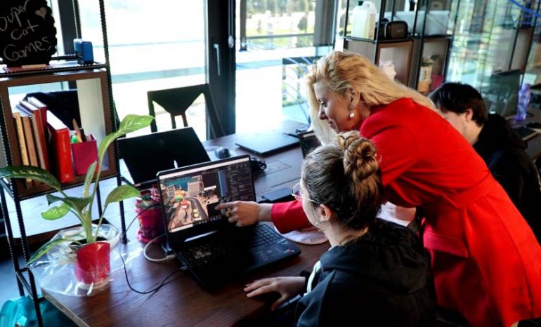 Dijital_Oyun_Geli__tirme_ve_Animasyon_Teknolojileri_Uygulama_ve_Ara__t__rma_Merkezi___2_ (1)